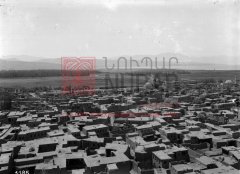 Vue générale de la ville de Van en 1916 (photo Aram Vrouyr, coll. Musée d’Histoire d’Arménie).